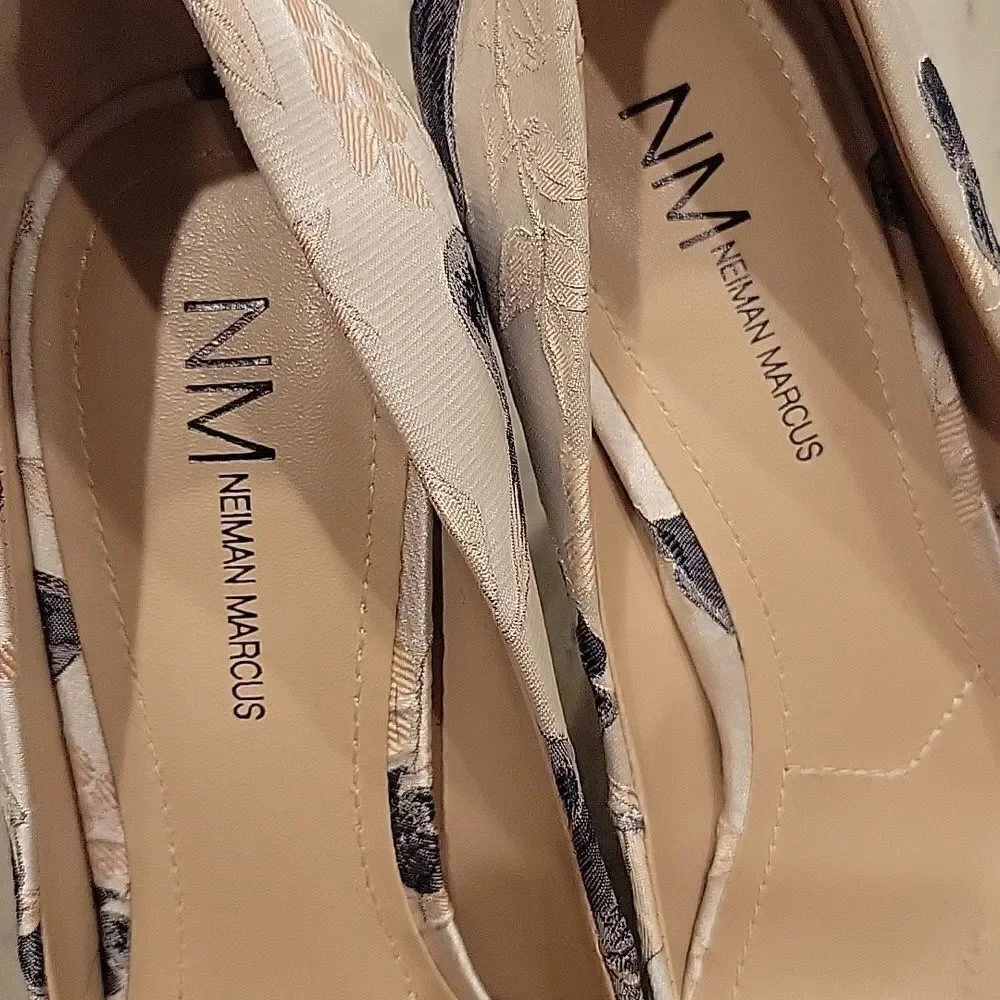 NM Neiman Marcus classic heels size 7M - Picture 5 of 5